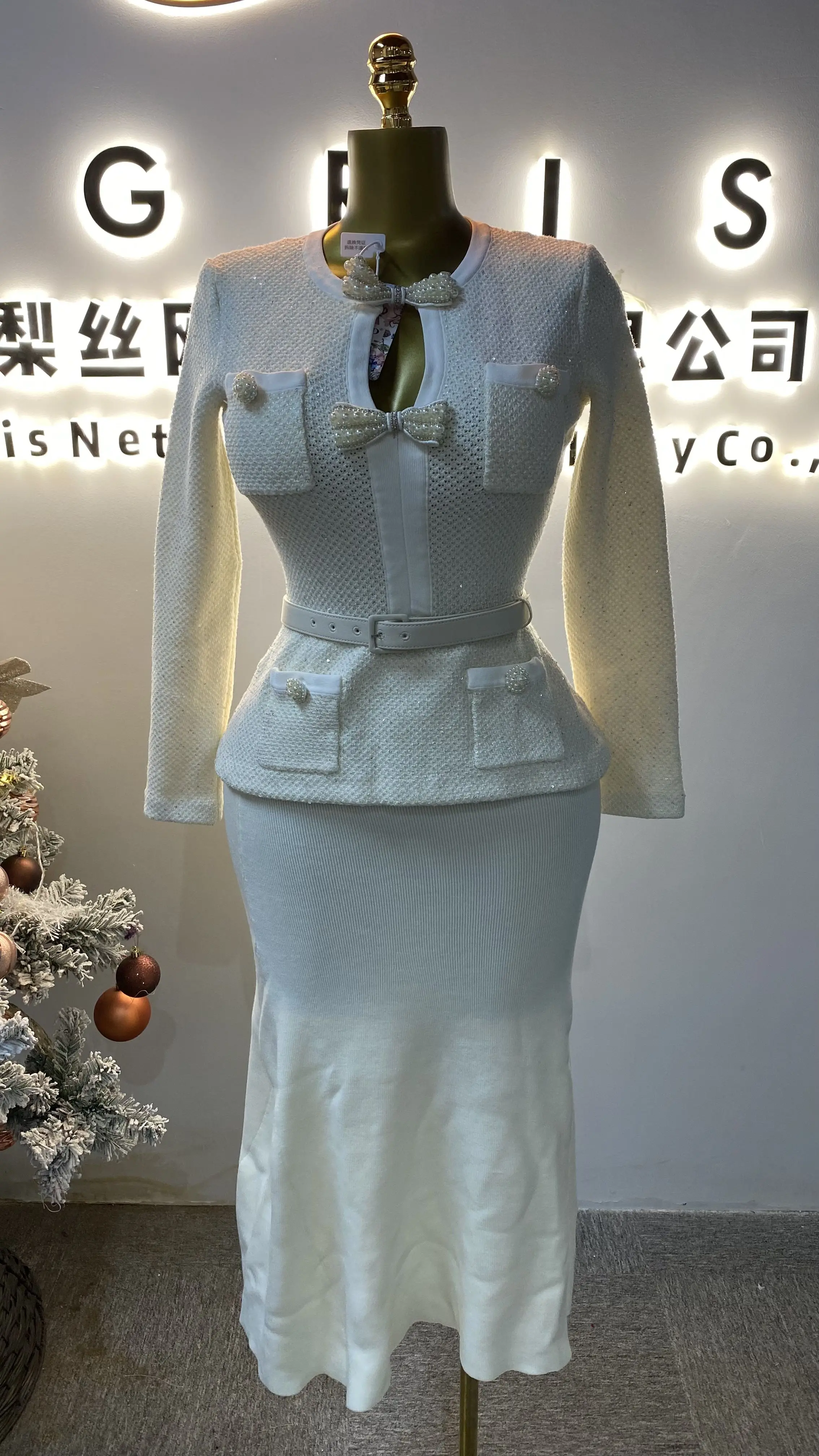 

2025 New Autumn Collection Women's Knitted Set: Luxurious, Fashionable, French Chic and Elegant Two-Piece Set-GZXX096