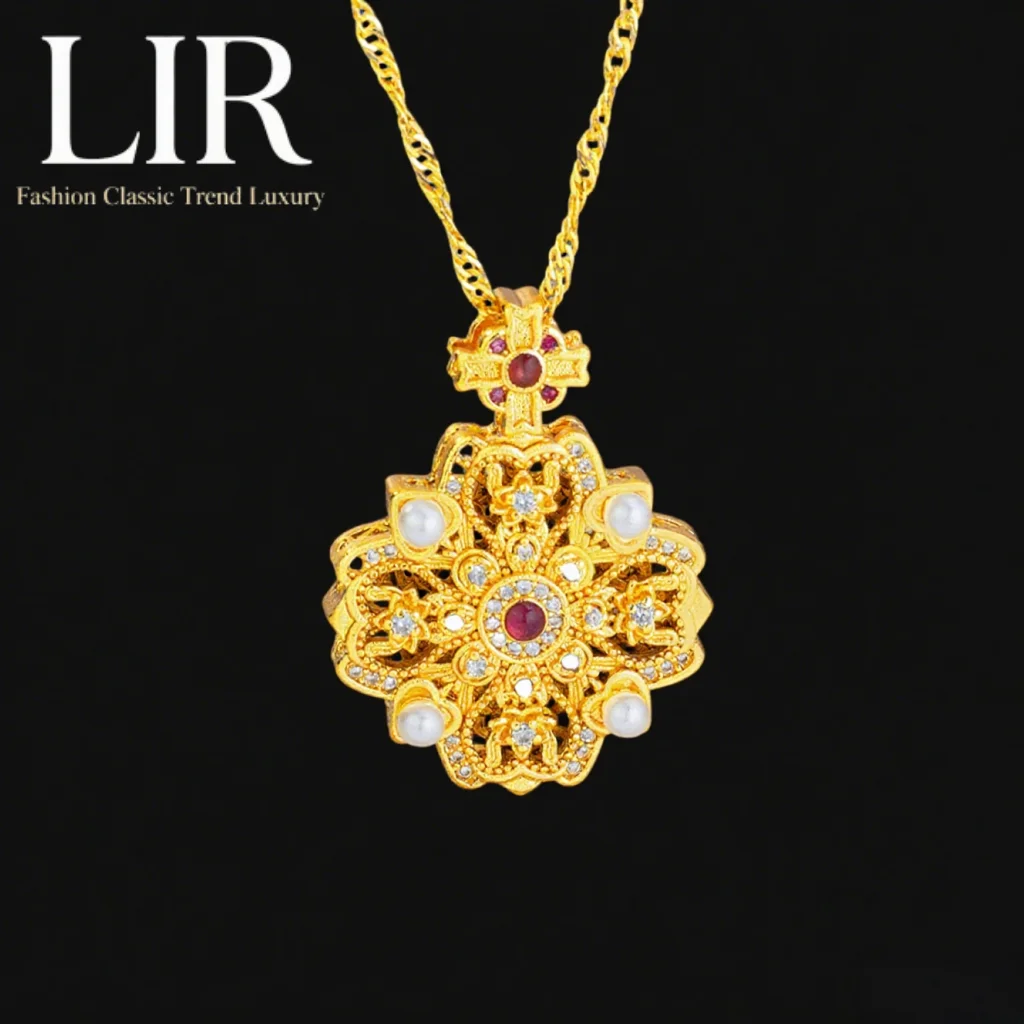 

LIR Fadeless Non-deformable Necklace: Latest Plating, Pearl & Red Glass Clover Pendant, Exquisite Craftsmanship