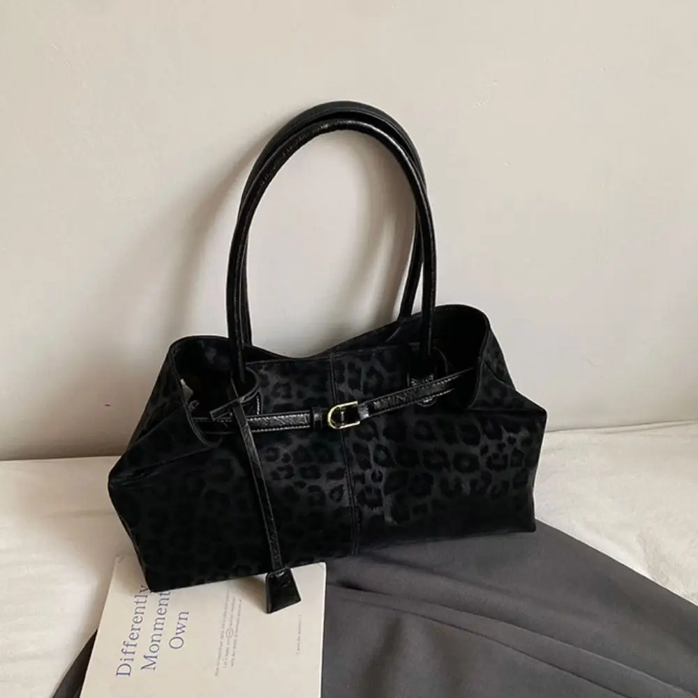 الكورية نمط غلق بمشبك إغلاق حقيبة كتف بلون بولي Leather جلد ليوبارد طباعة حقيبة يد البوهيمي نمط حمل حقيبة تحت الإبط حزم النساء