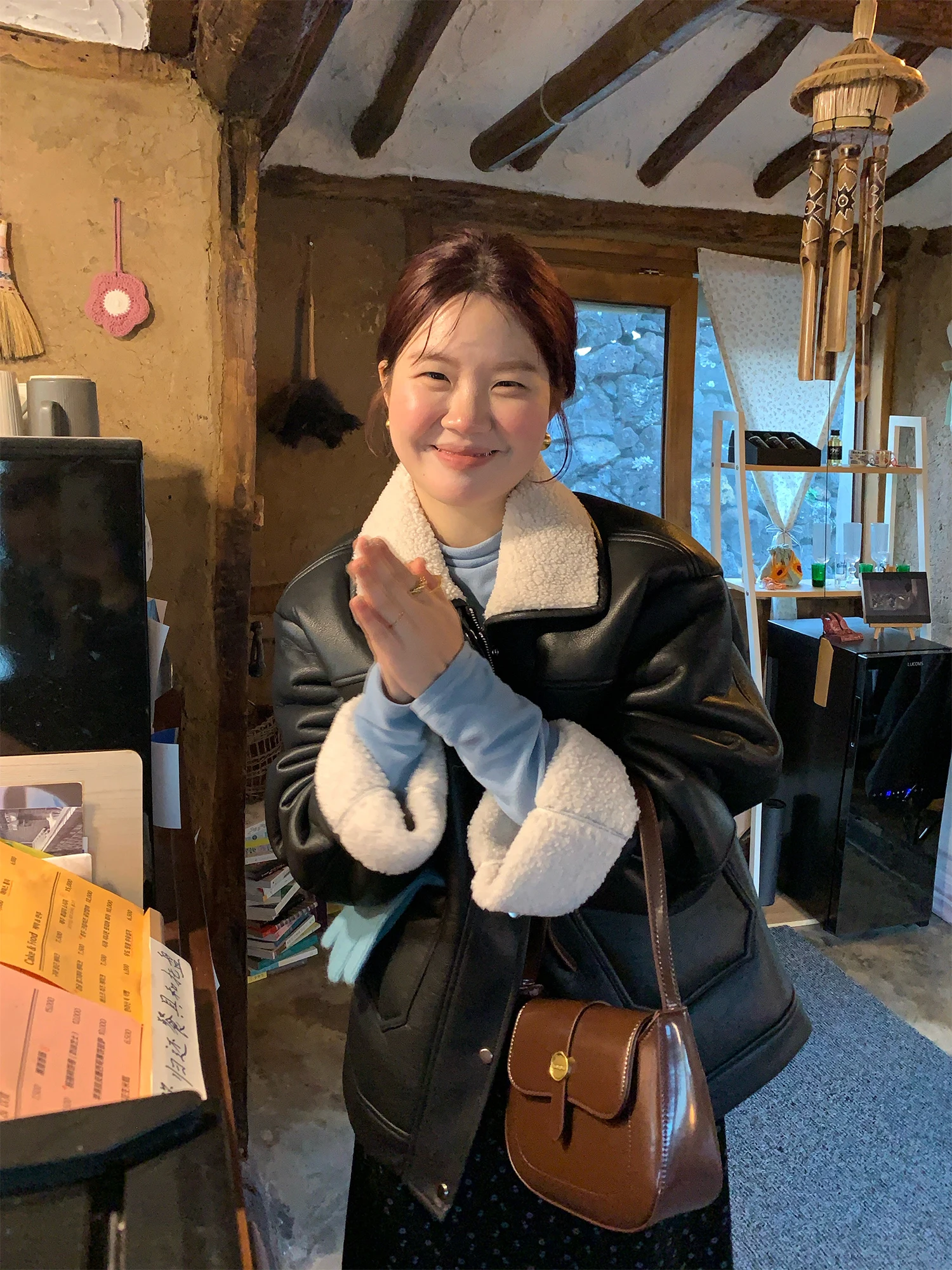 Jaqueta Feminina Coreana de Couro Sintético com Gola Alta e Caimento Solto, Versão Atualizada, Cor Preto Hot Melt