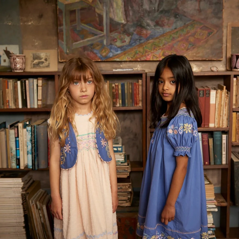 

Детское платье 2026 Лето APO для девочек, ретро, с пышной юбкой, вышивкой и цветочными аппликациями, на бретельках, в стиле принцессы