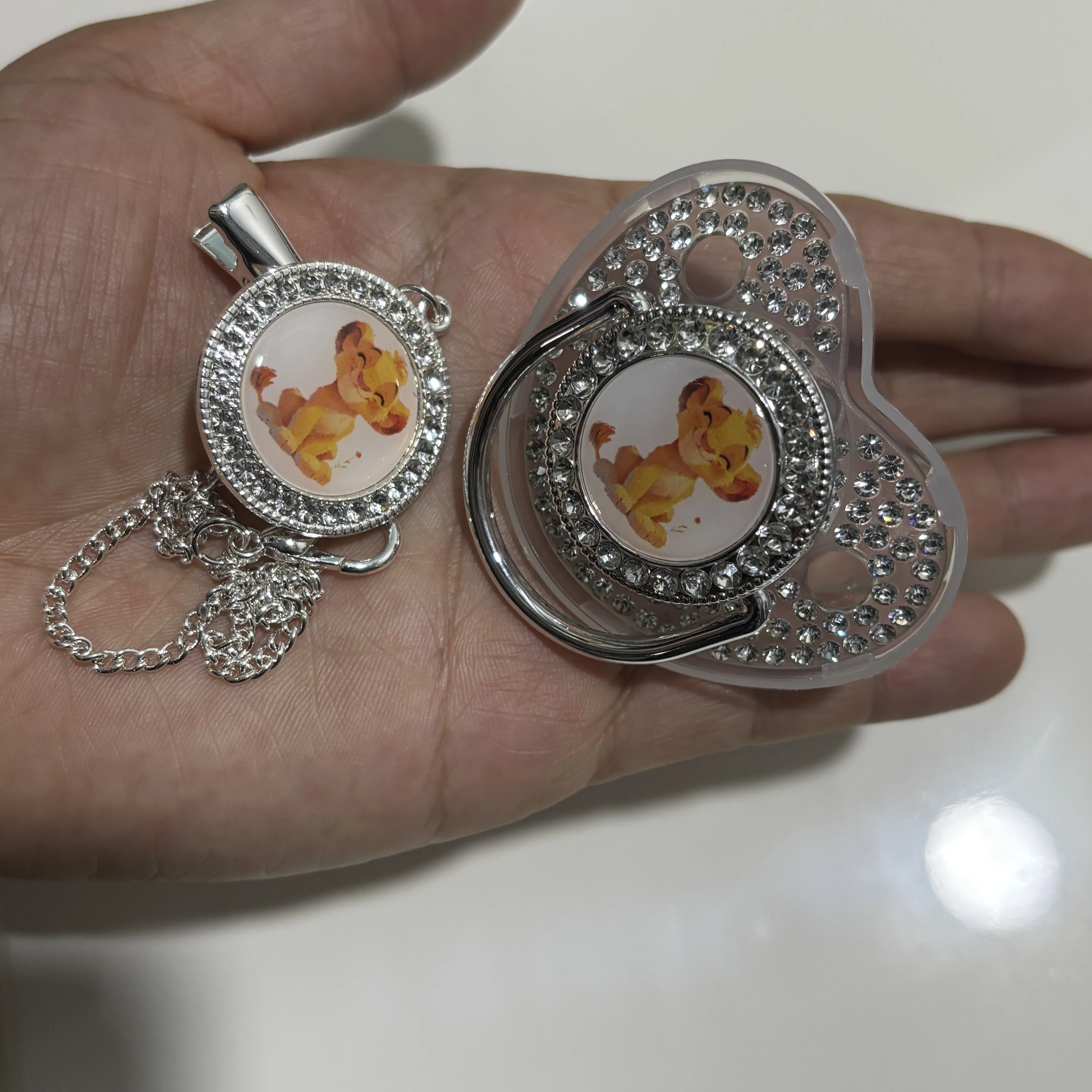 

Baby Feeding Supplies Cartoon Printed Pacifier Clip Portable Nipple Chain for 0-12 Months