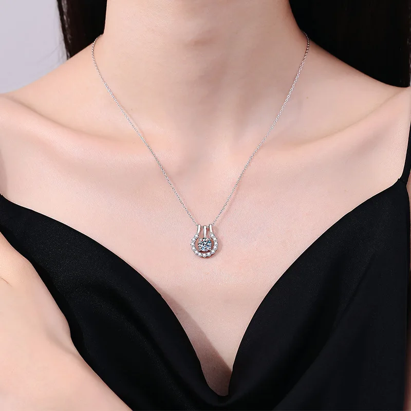 1 in 2 D Color 1CT Moissanite Pendants Necklaces S925 Sterling Sliver Plated 18k White Gold Chain for Women Fine Jewelry Gifts