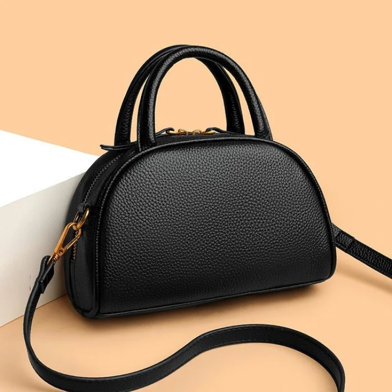 

Women's Fashionable Crossbody Bag Made Of Fine Leather Featuring Trendy Design And Soft Texture​