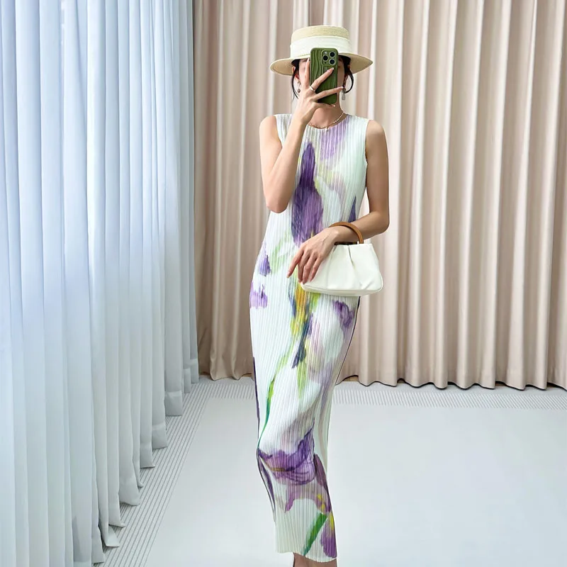 

Miyake pleated oil painting printed sleeveless dress for women gentle literary style niche high-end vest long skirt summer