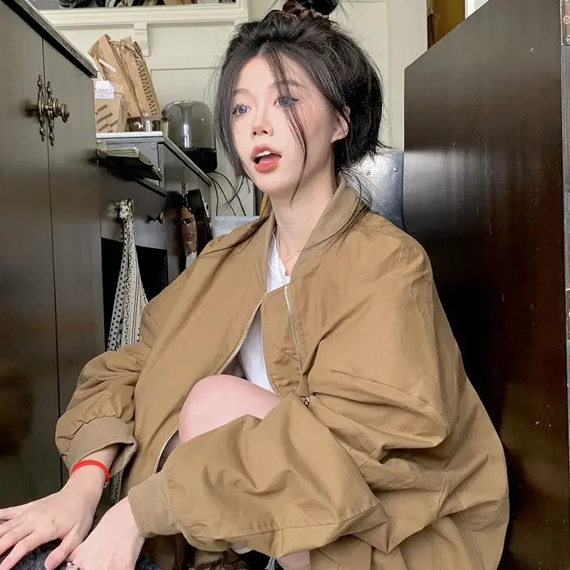 سترة بيسبول على الطراز الأمريكي للنساء 2025 سترة واقية كلاسيكية مع جيوب سترة خارجية مناسبة لربيع الخريف ​