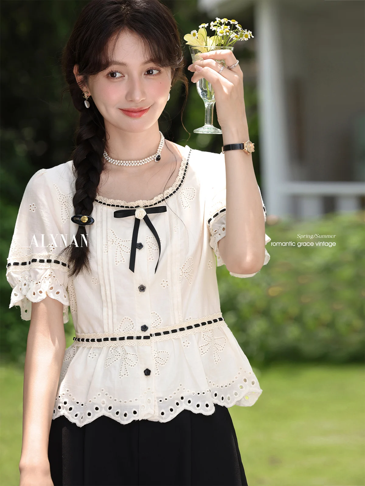 

ALXNAN Women's Shirt White Lace Collar Lace Hollow Design Shirts 2025 Summer Casual Loose-fit Short Sleeve Tops Ladies L56238