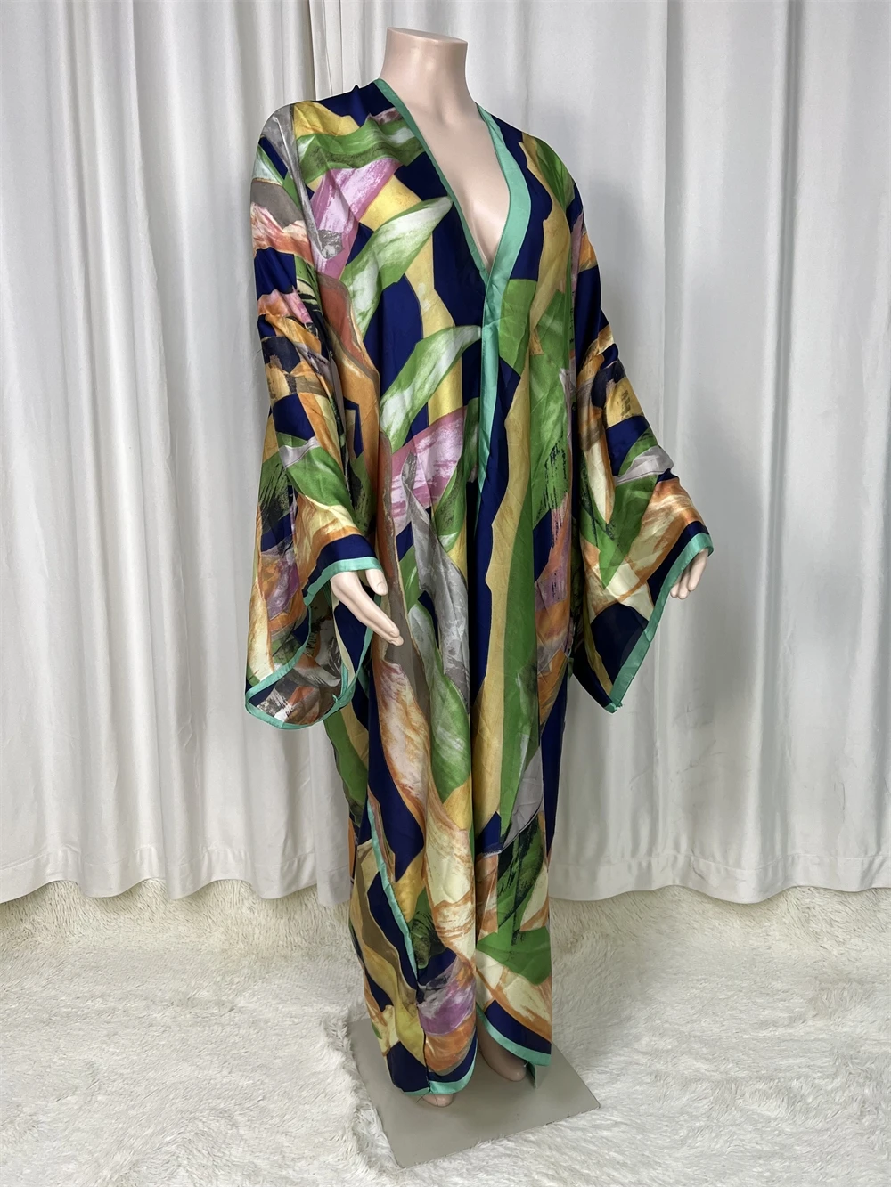 

2024Saudi Arabia's Loose Silk Maxi Dress Summer Beach Bohemian Robe Africa Kaftan Swim Cardig Suit Batwing Printed Sleeve Women