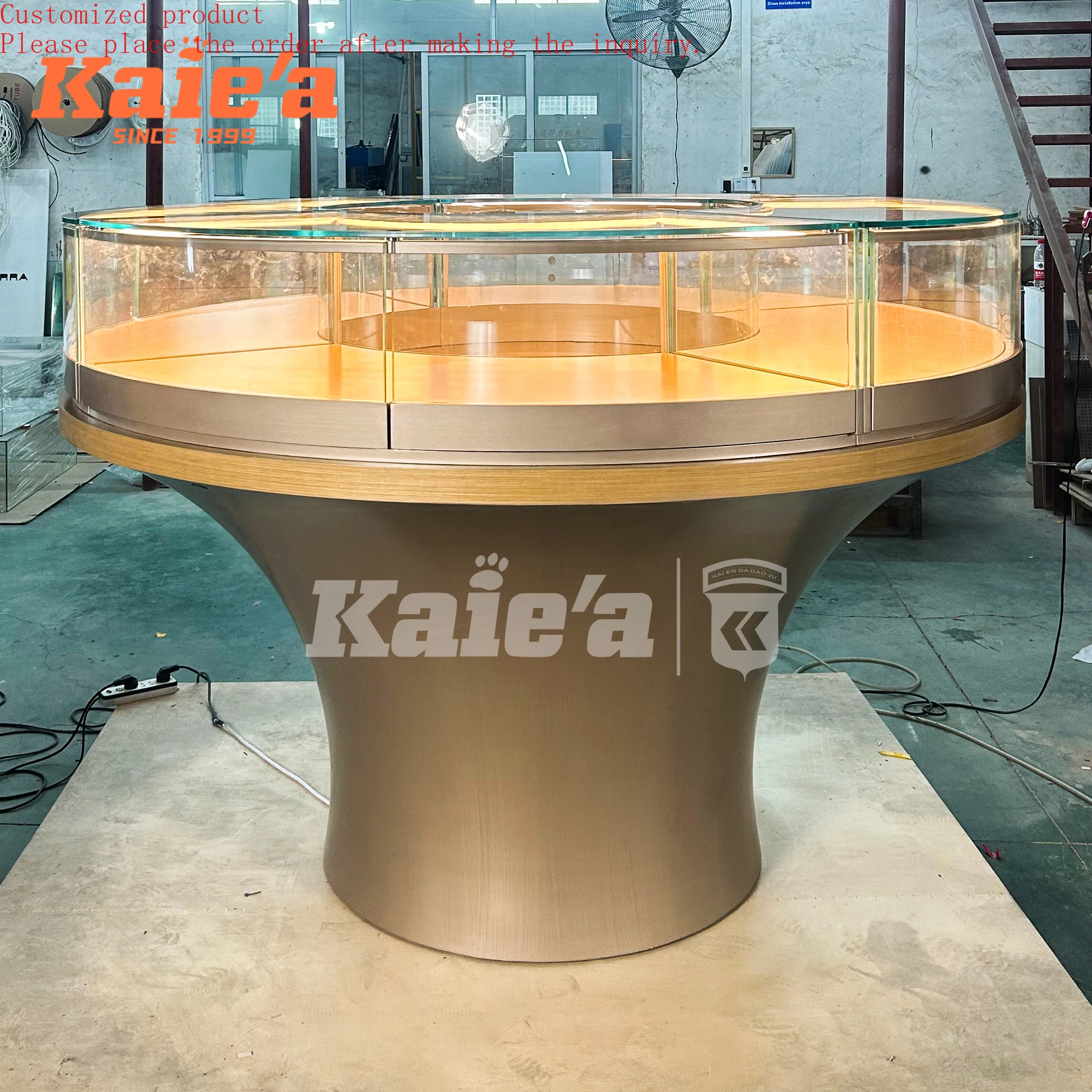 

High End Curved Gold Jewellery Display Table Luxury Round Glass Boutique Modern Jewelry Store Counter Showcase for Jewelry Shop
