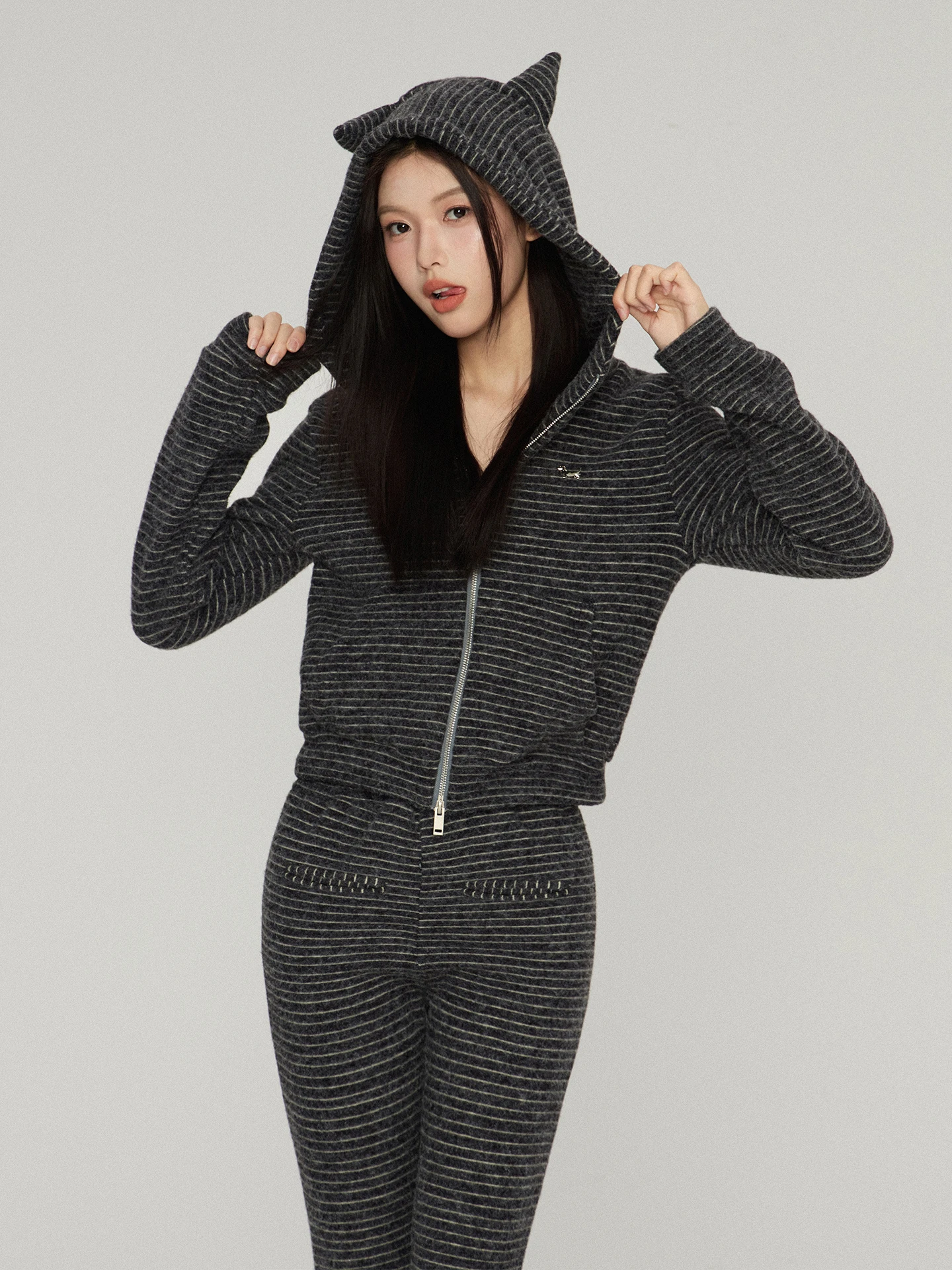 

Комплект из худи и брюк в ретро-стиле с полосками, с длинными рукавами, женский, модный, осенне-зимний, свободный крой, удобный, из двух предметов