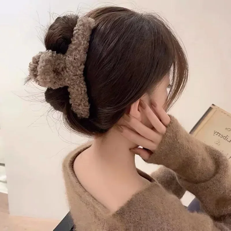 Women Plush Clip Hair Claw Cute Korean Fall Winter Solid Elegant Acrylic Furry Accessories Girls Faux Fur Hair Clamp Claw Clip