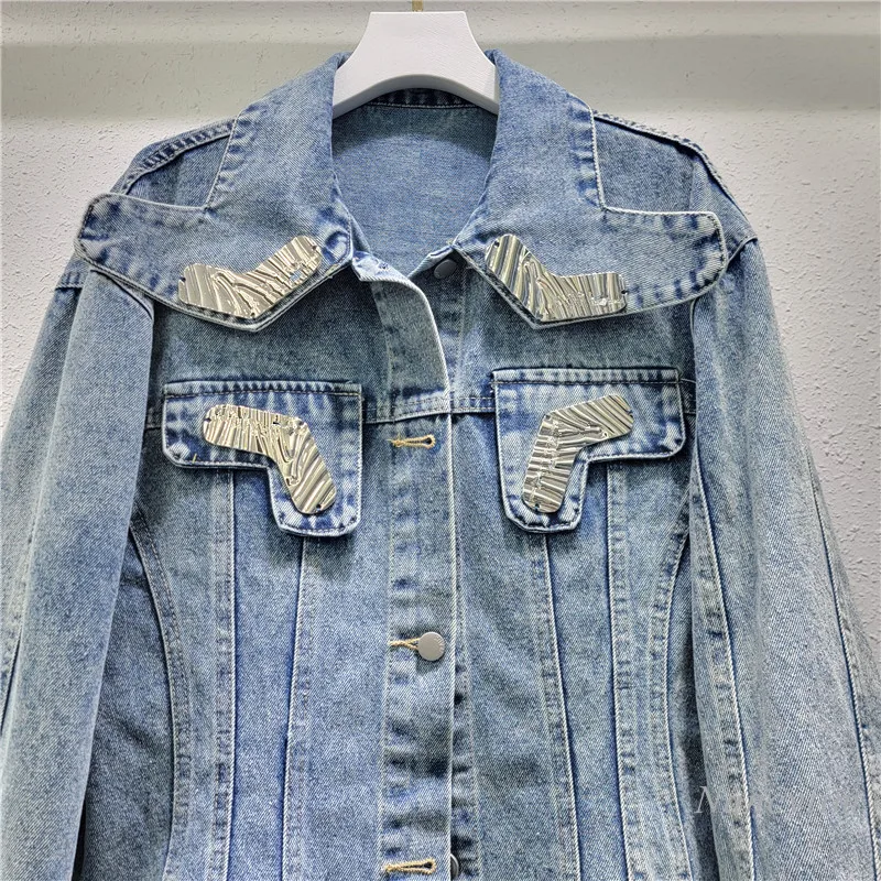 2024 Autumn New Niche Design Metal Elements Back Swing Front Waist Design Fashion Denim Jacket for Women Short Jean Coat