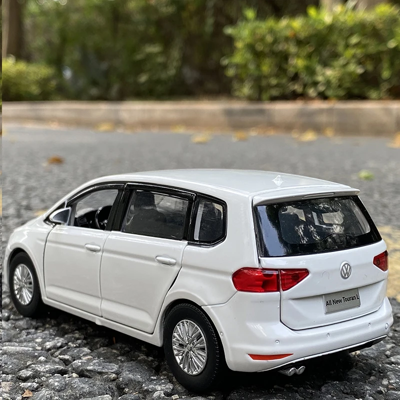 1/32 Volkswagens Touran MPV Alloy Car Model Diecast & Toy Vehicles Simulation Car Model Sound Light Collection Toy Gift