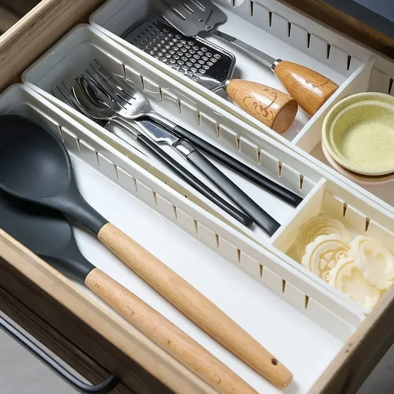

Kitchen Cutlery Boxes Plastic Cutlery Tray Holder with Adjustable Divider for Spoon Fork Knives Kitchen Drawer Organizer Tray