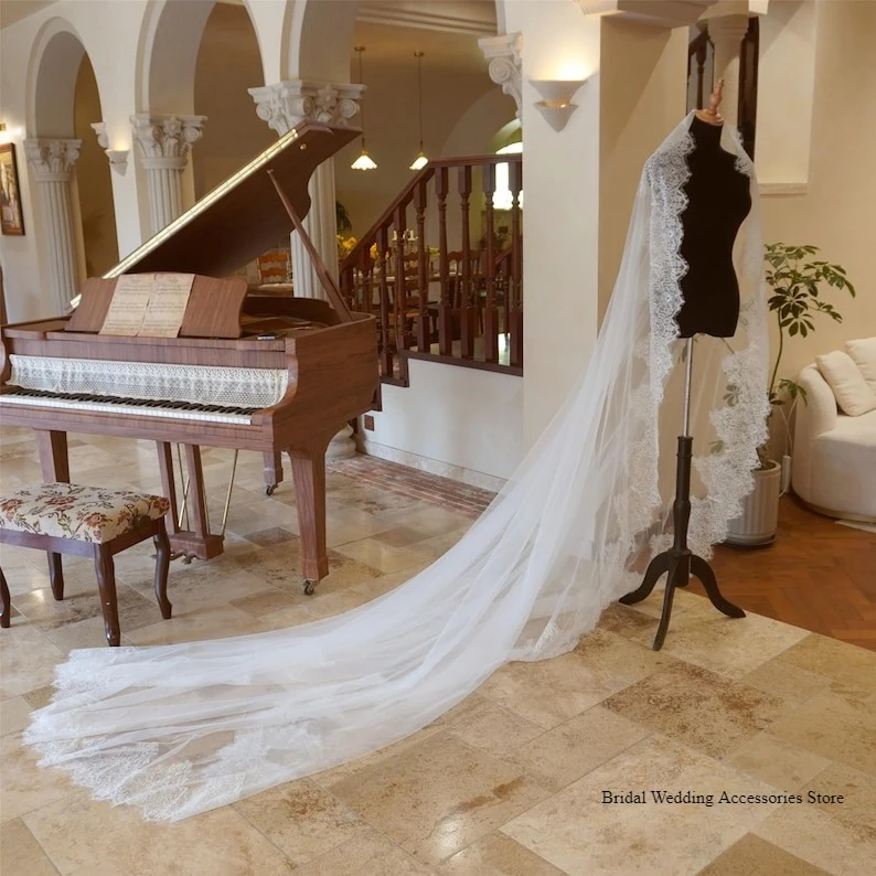 

Custom 1 T Long Lace Wedding Veil 43Meters White Ivory Bridal Veil With Comb Cheeky Fard Bridal Helmet Accessories