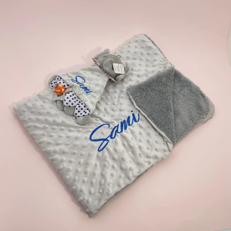 Personalisierte Neugeborenen-Babydecke mit Namen, Maßgefertigtes Dot-Minky-Kinderwagen-Pucktuch-Set, Sicherheitstuch, Babyparty-Geschenk für Jungen – Detail 15
