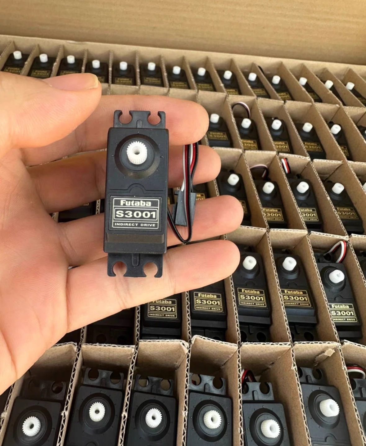 

100% new Original Futaba S3001 Analog Standard 2BB Servo made in Taiwan without arms parts for RC Model