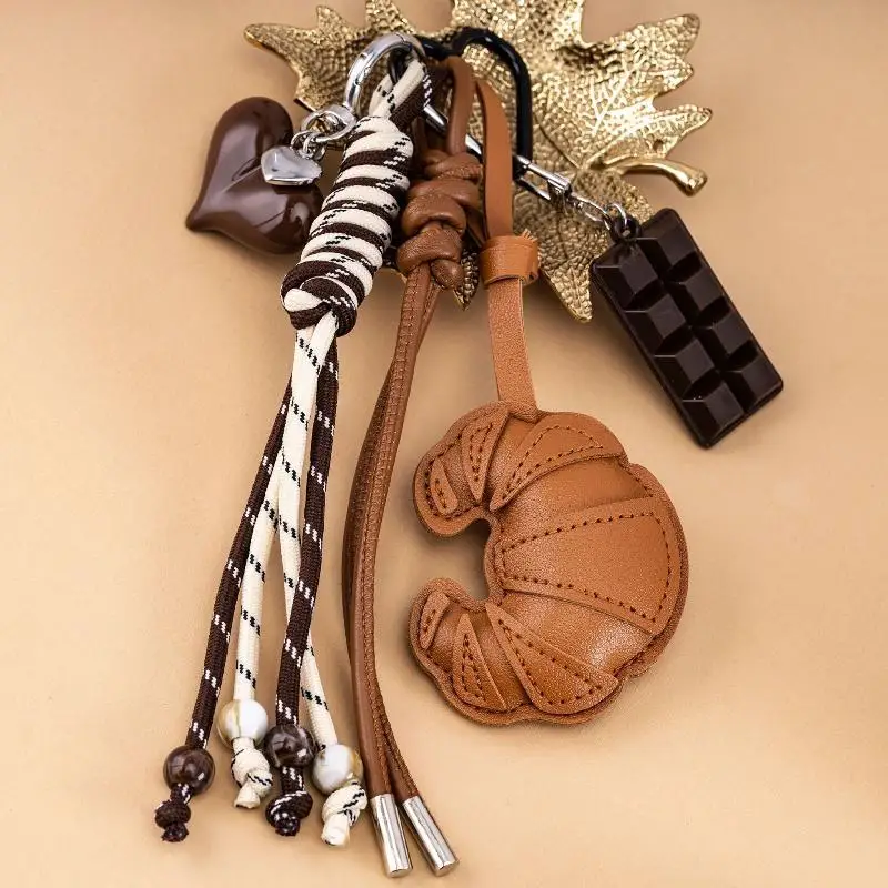 Niedlicher Croissant-Schlüsselanhänger aus PU-Leder mit geflochtenem Schlüsselband, süße Anhänger, perfekt als Taschenanhänger, Schlüsselzubehör, Geschenk. – Detail 5