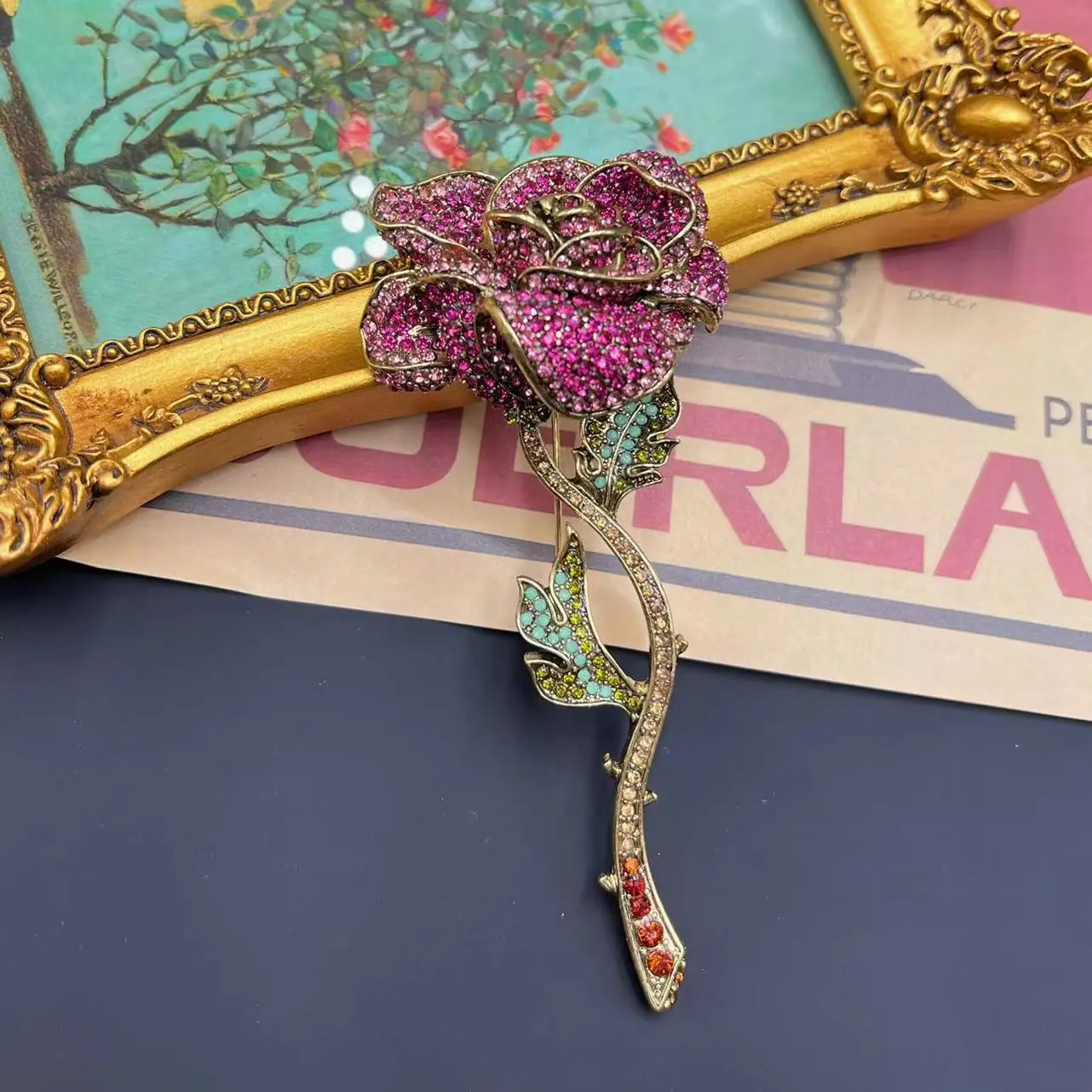 

2023 New Diamond Pink Sweet Mid-Ancient Vintage Rose Blooming Leaves Fashion Vintage Brooch