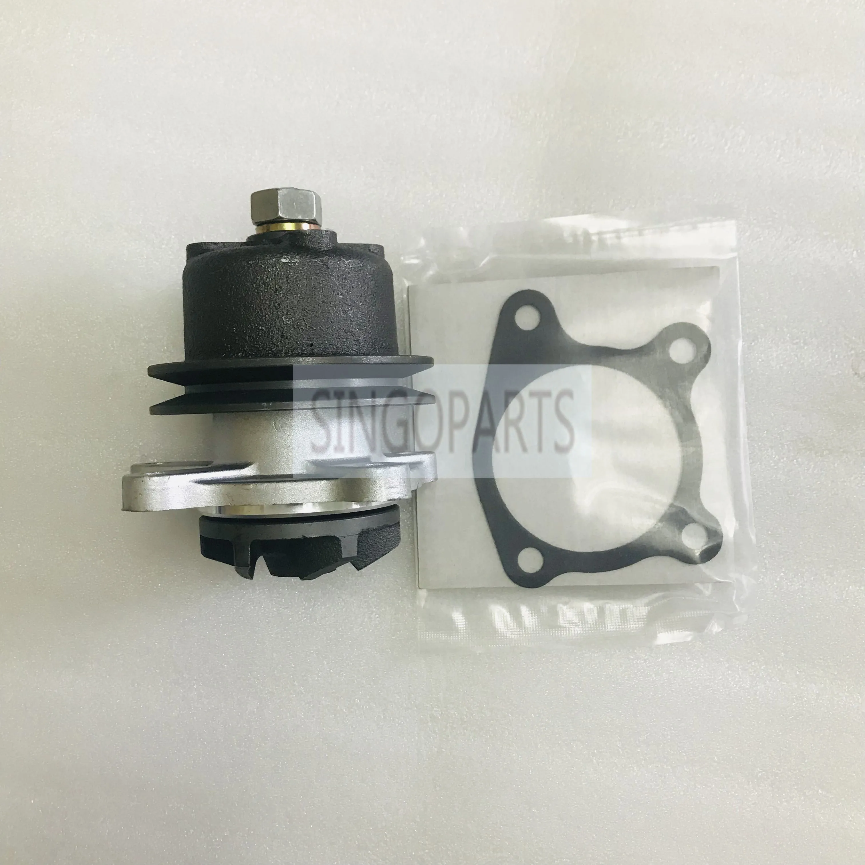 15401-73030 15401-73033 Engine Water Pump For Kubota D1100 V1501 V1500 L245 L255 L2000 DT