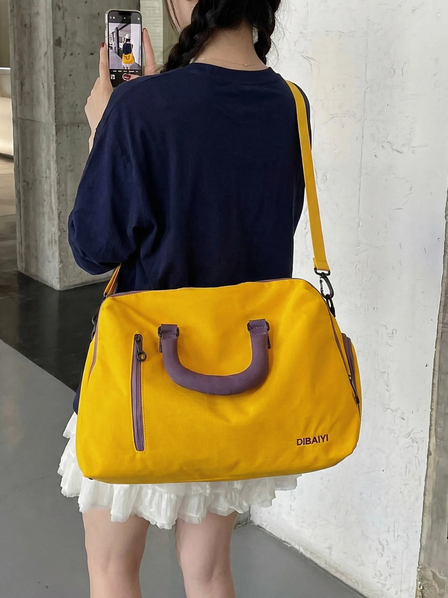 lightweight-fashionable-travel-bag-for-short-business-trips-and-fitness-sports-equipment-handbag-large-capacity-travel-bag