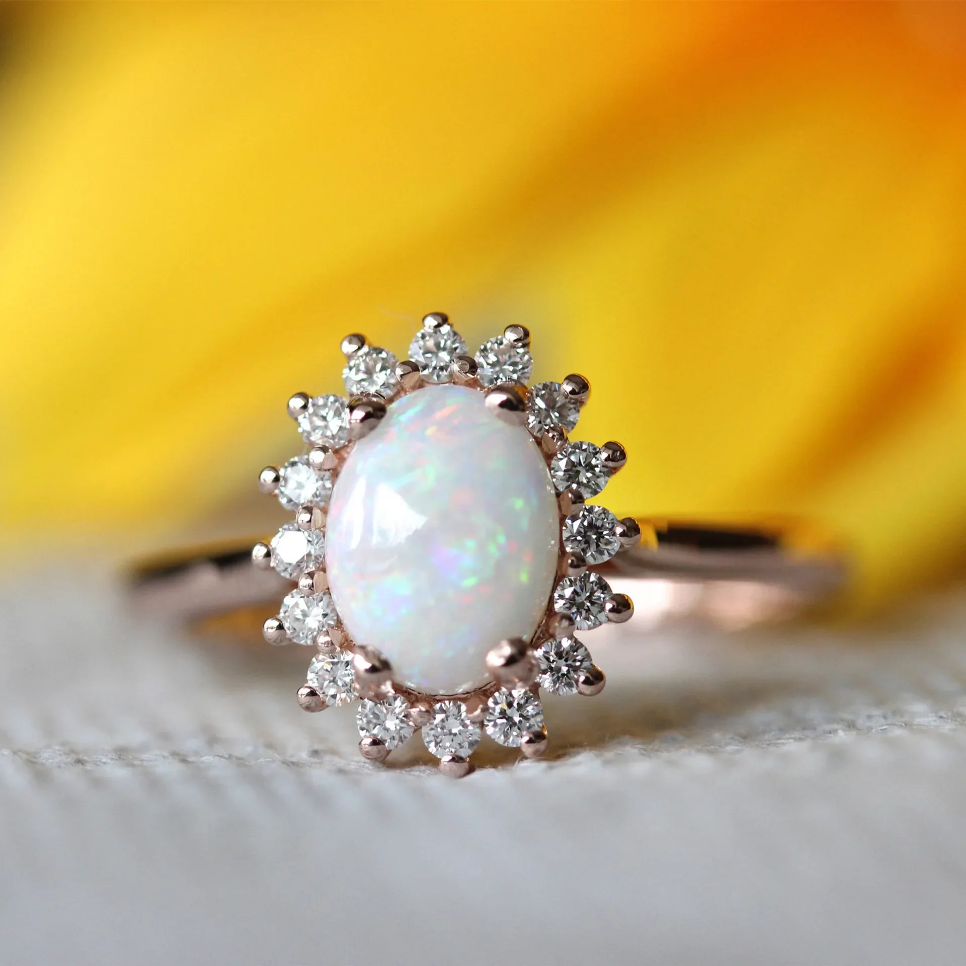 YS Zhenrong Wish Hot Selling New Egg Shaped Australian Treas ure Opal Euro pean and American Women's 18k Rose Gold Crown Jewelry