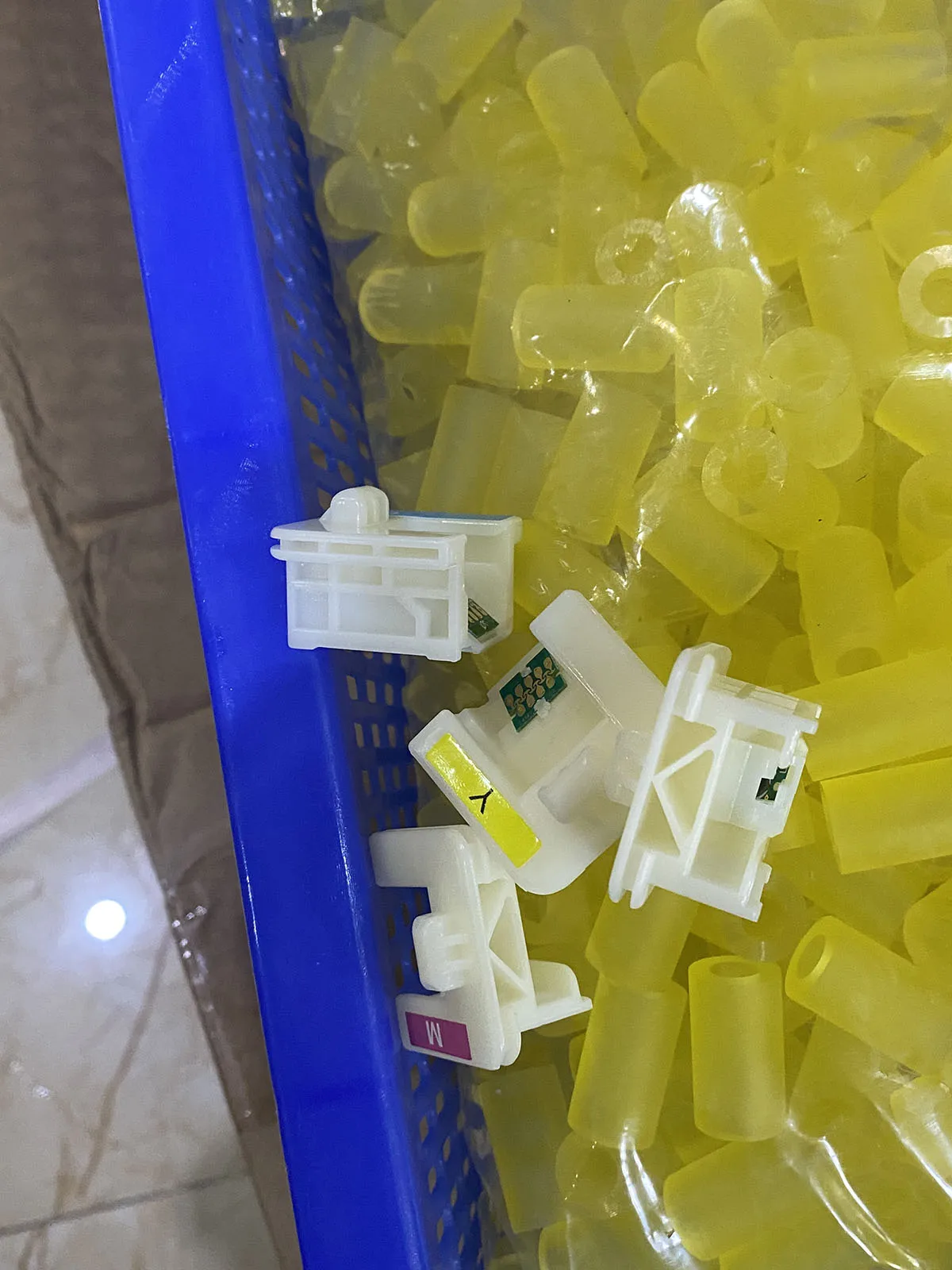 

T741X-T7414 T7411 T741X Cartridge Chip Unit For Epson SureColor F6000 F6070 F6200 F6270 F7000 F7200 F7270 F9300 Ink Tank Chip