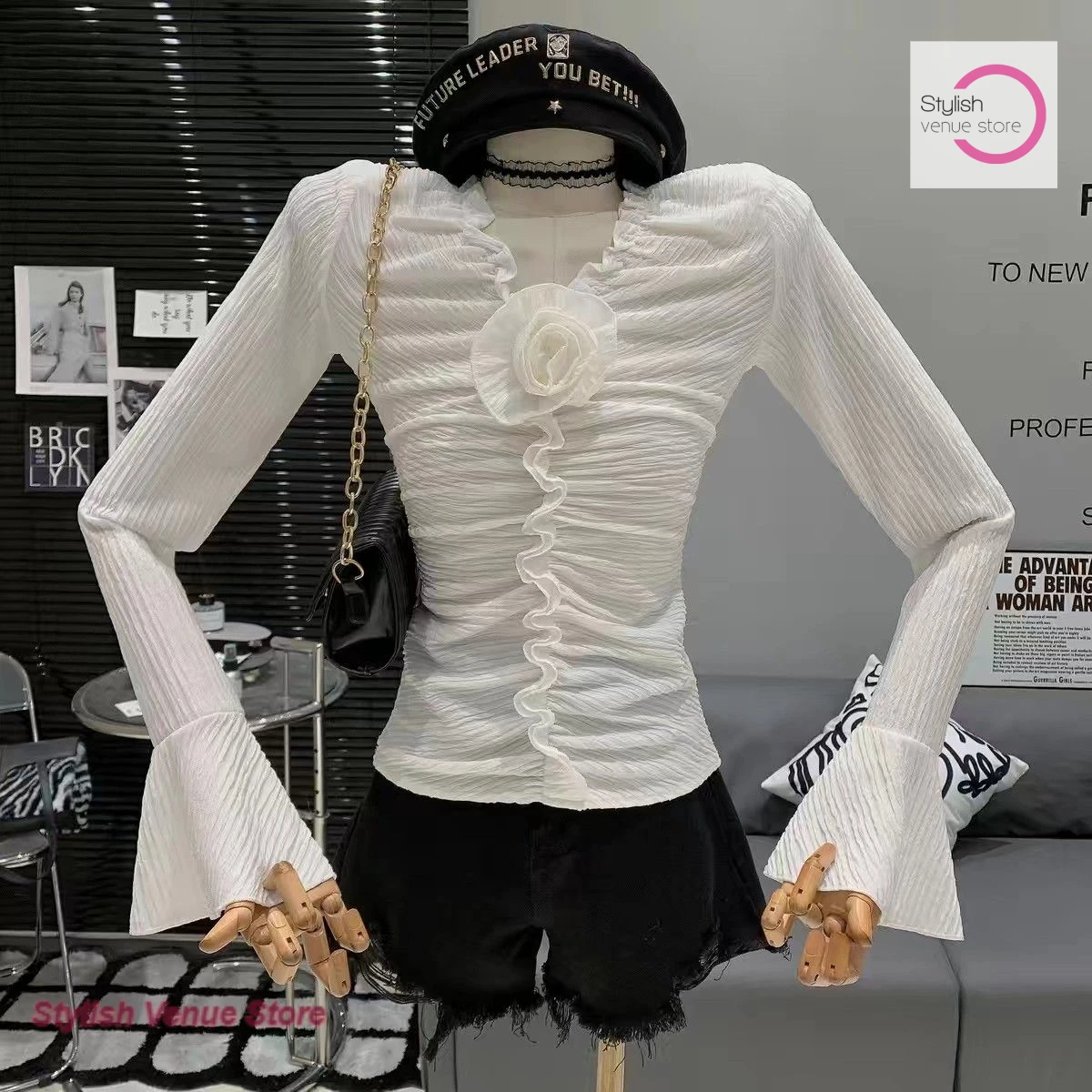 

Korean light wind V-neck long sleeve pleated bottoming shirt female spring and autumn flowers trumpet sleeve slim joker top