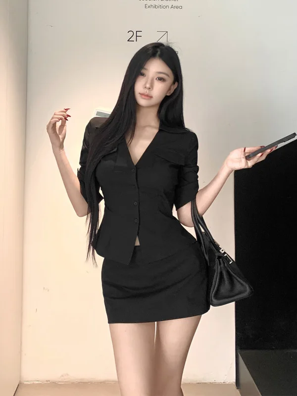 

Fashionable Two-Piece Set Elegant V-Neck Sleeveless Top And Skirt Bodycon Style Black Summer Outfit for Young Women