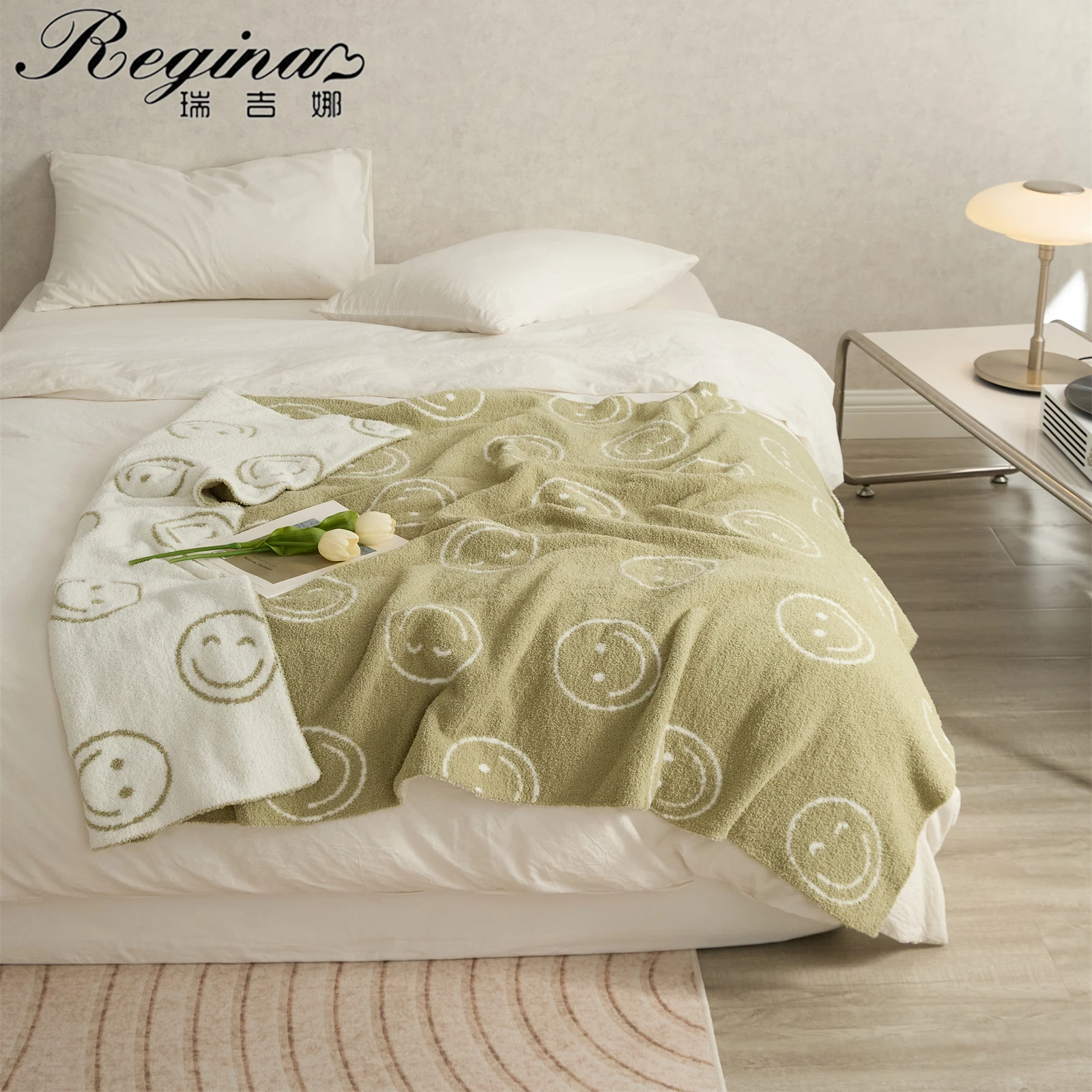 

REGINA Brand Smile Face Design Blanket Super Soft Cozy Downy Microfiber Knitted Throw Blanket Elegant Sofa Bed TV Quilt Blankets