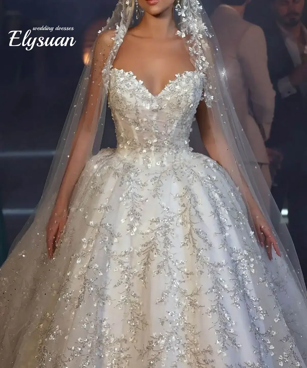 

Customized Luxurious Wedding Dresses Appliques Sequins Bride Ball Gown Strapless Bridal Dress Vestidos De Novia