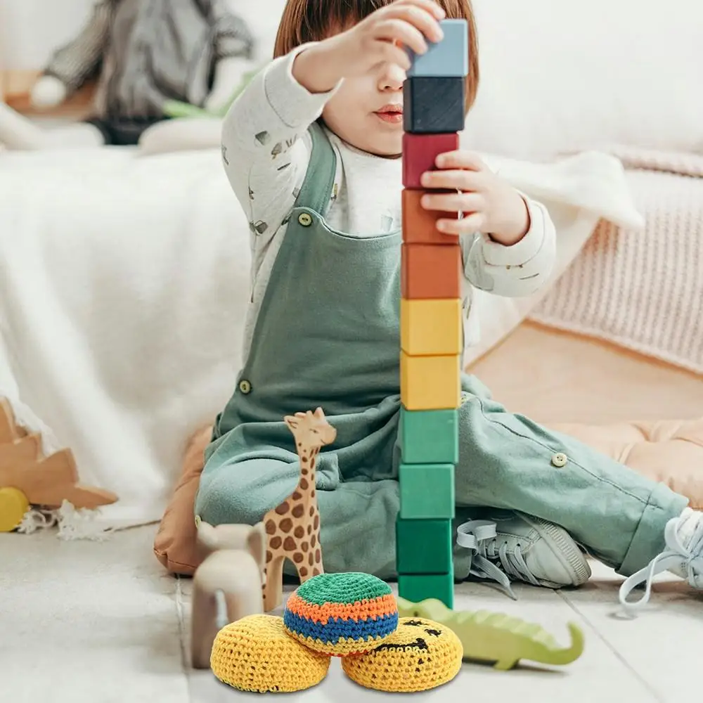 ลูกบอลของเล่น 3 ชิ้น ลูกบอลลูกโซ่หลากสี ลูกบอลจัมเกิลขนาดเล็ก สีสุ่ม ของเล่นเด็กสำหรับเล่นกลางแจ้ง ของเล่นกีฬา ถุงถั่วถักทำมือ ลูกบอลเตะ