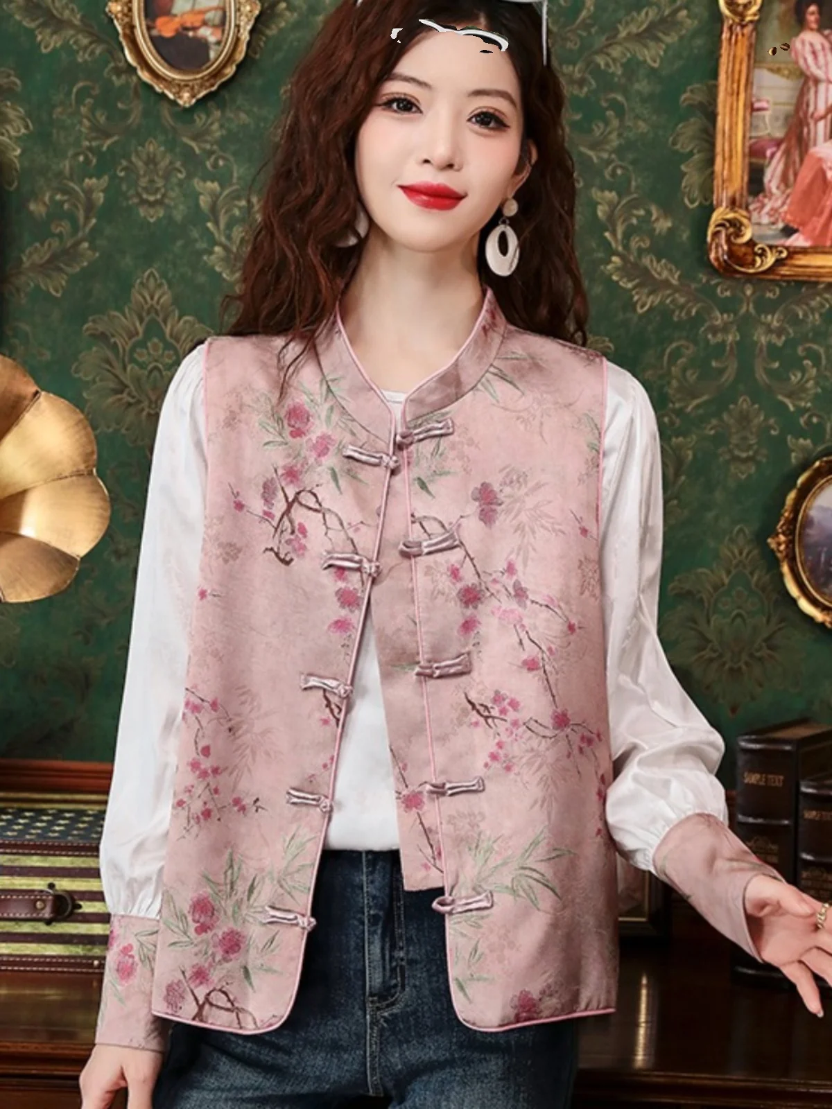 ชุดเสื้อกั๊กปักลายดอกไม้สีชมพูสไตล์จีนใหม่สำหรับผู้หญิง ชุดเซ็ตสองชิ้นแบบกระดุมสไตล์ยุโรปสำหรับฤดูร้อน เสื้อแขนยาวทรงหลวม...