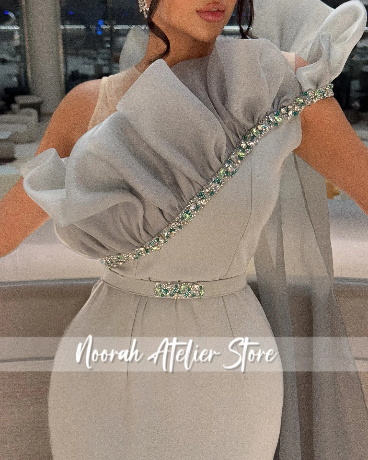 فساتين سهرة دبي أنيقة برقبة مموجة باللون الرمادي مطرز 2025 فساتين زفاف فستان حفلات فساتين شير للمناسبات الخاصة حسب الطلب