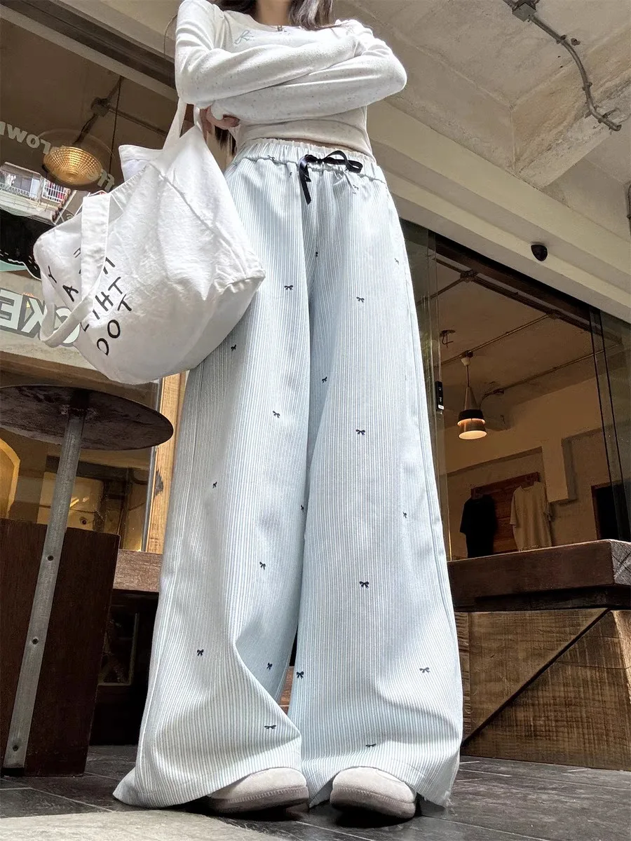 Koreanischer Stil, blau gestreifte, weit geschnittene Hose für Damen, neue Herbstkollektion, hochtaillierte, figurbetonte, gerade geschnittene Hose, Sporthose. – Detail 4