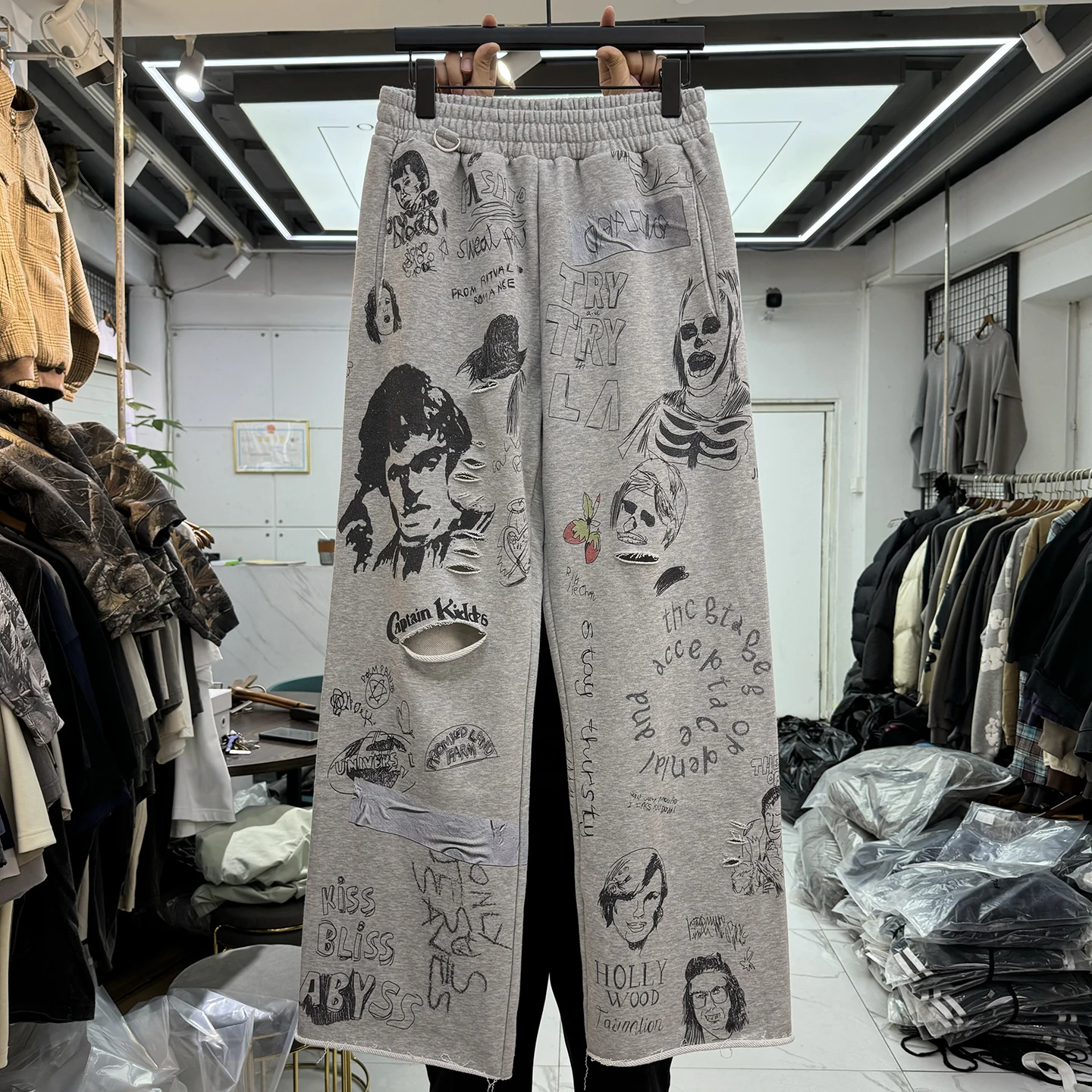 

American Retro fiti Character Letter Print High Street Loose Casual Torn Loop Long Pants Men Women Straight Leg Casual Pa...