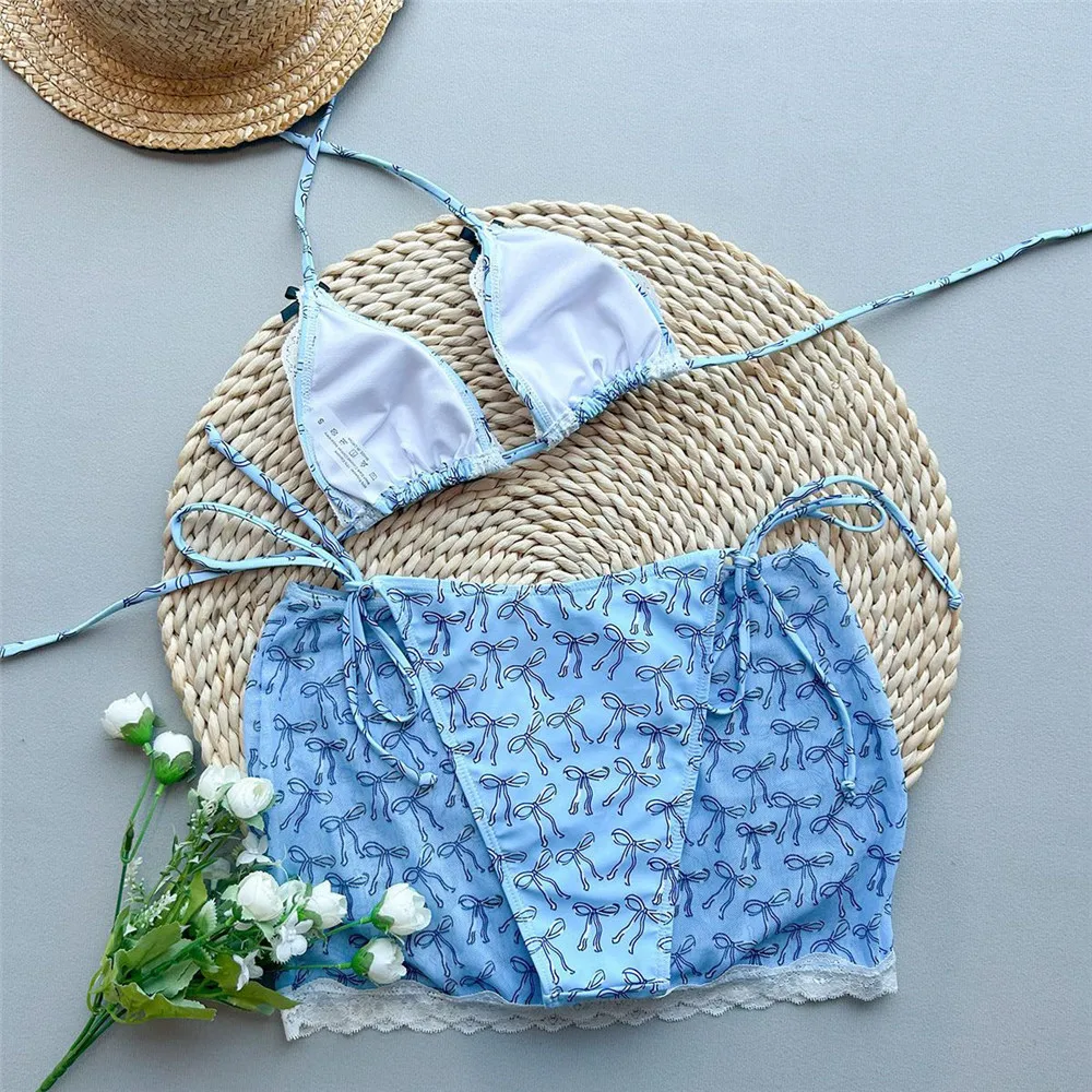 Blaue Schleife, bedruckt, Neckholder, String, Dreieck, Bikini-Sets, 3-teilig, Miniröcke, Vertuschungen, sexy Badeanzug, Damen, Urlaub, Spitzenrand-Badebekleidung