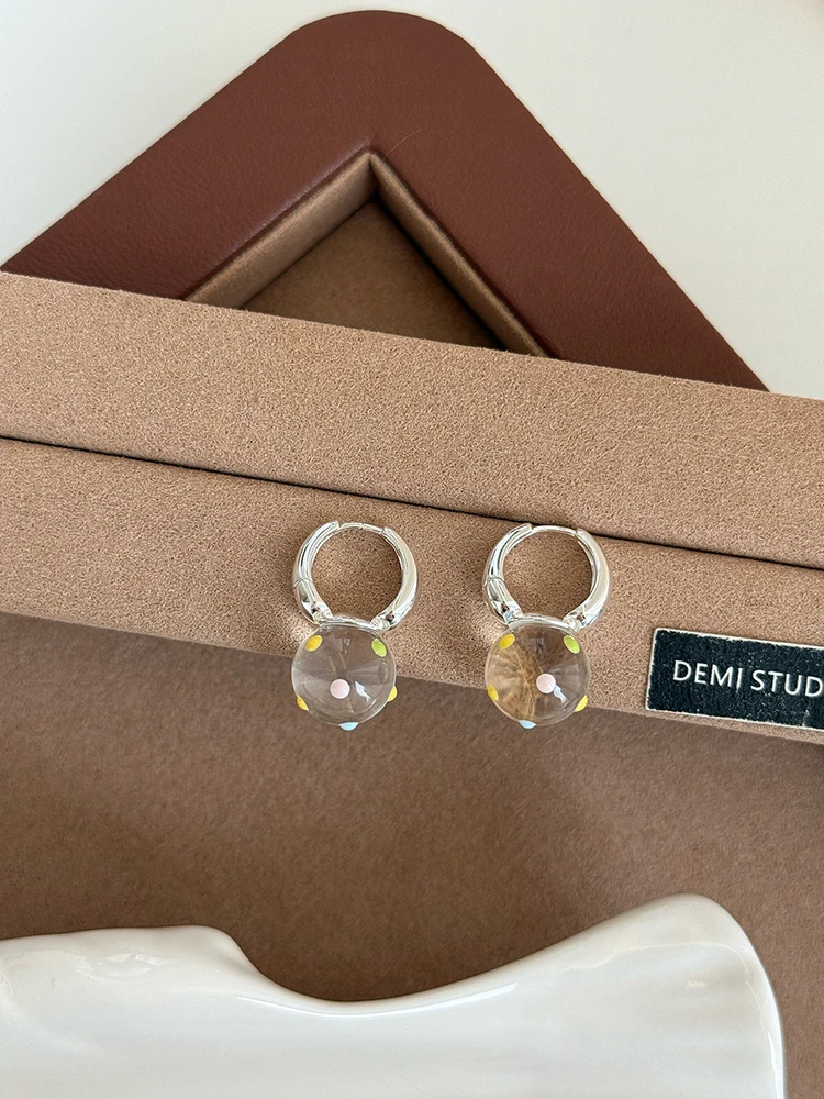 Makronen-farbige Tropfenglasur-Polka-Dot-Ohrringe mit transparenten runden Kugelanhängern für Damen – Trendiger Schmuck 2026, vielseitige Accessoires – Detail 9