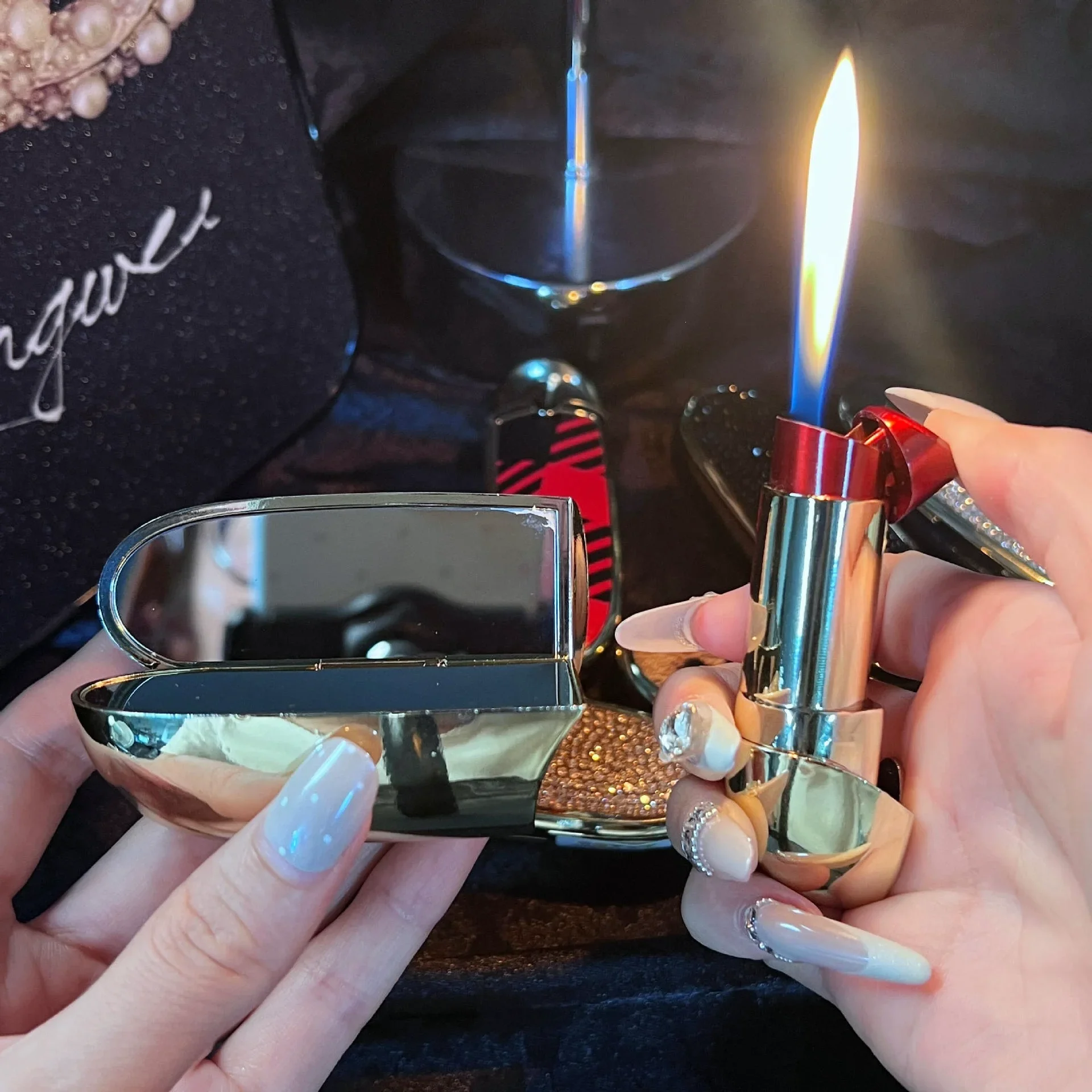 Luxury Retro High Beauty Lipstick Lighter Outdoor Portable Open Flame Inflatable Lighter Cigarette Accessories Smoking Gifts