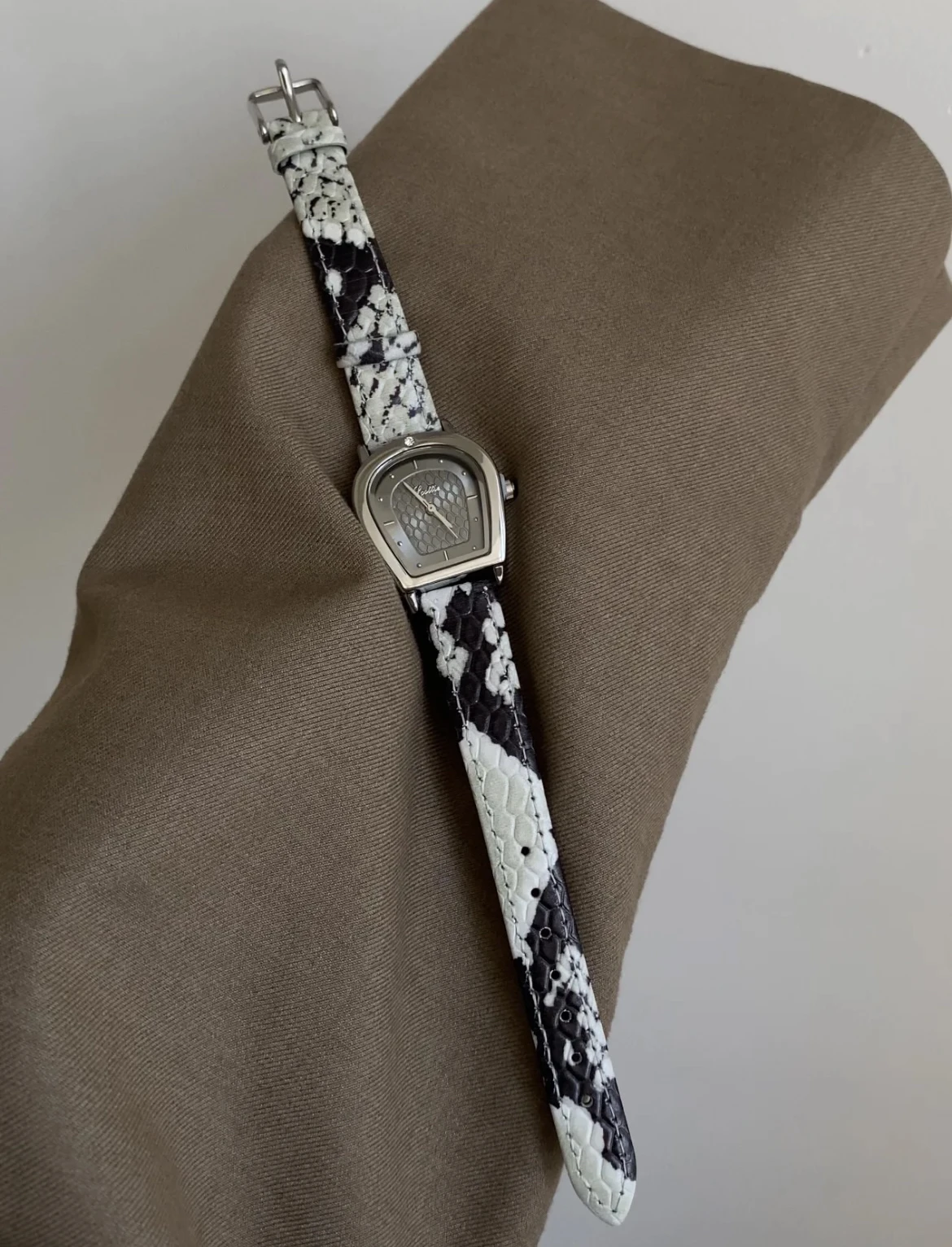 

Vintage-Inspired, Sophisticated Gray Women'S Watch, Luxury Quartz Watch, High-End Selection, Women'S Gift, Suitable For Women.