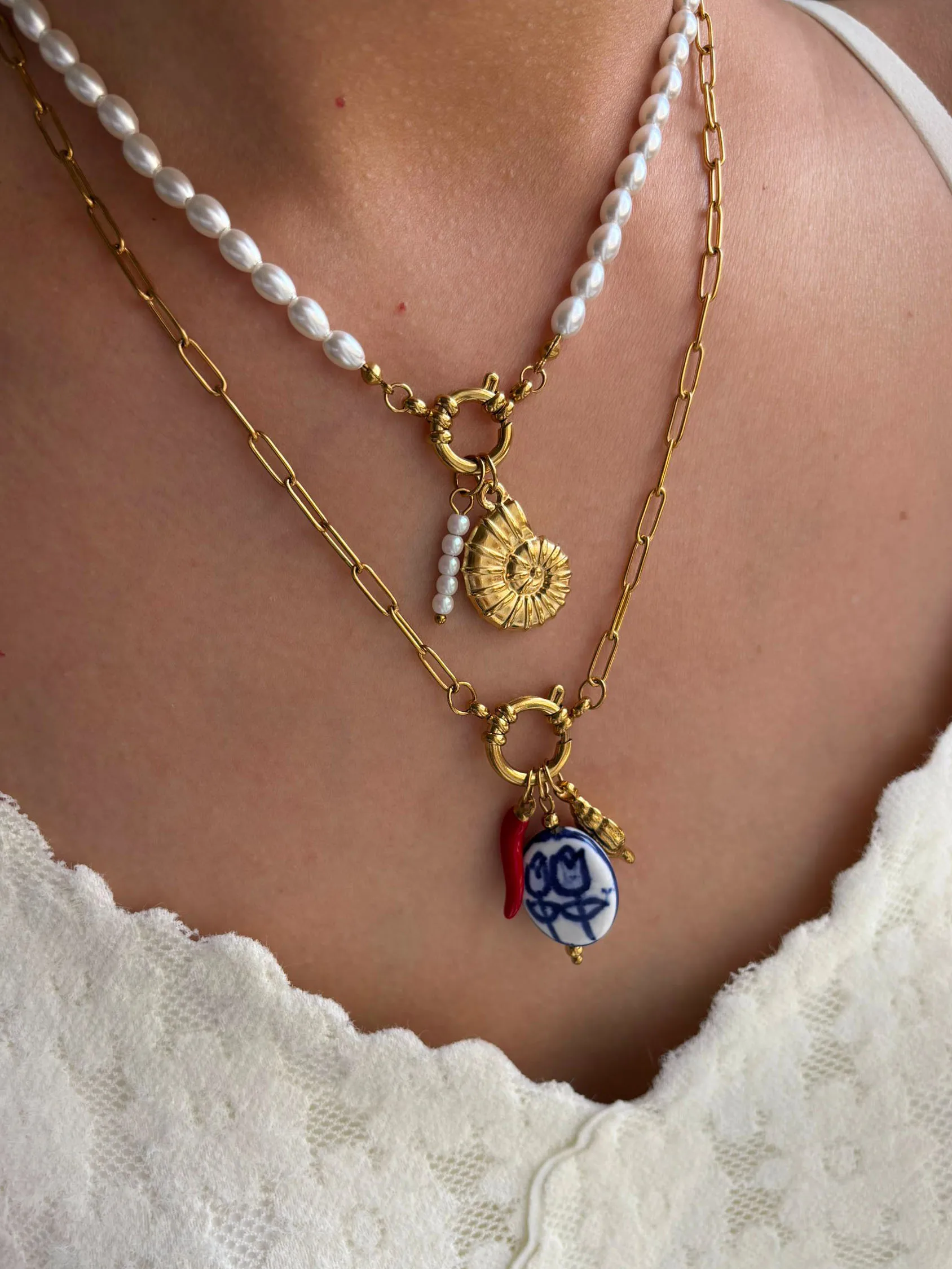 GHIDBK البوهيمي الأحمر المينا الفلفل الحار السيراميك تقليد اللؤلؤ محارة المرأة قلادة قلادة الفولاذ المقاوم للصدأ مجوهرات ساحرة ﻿