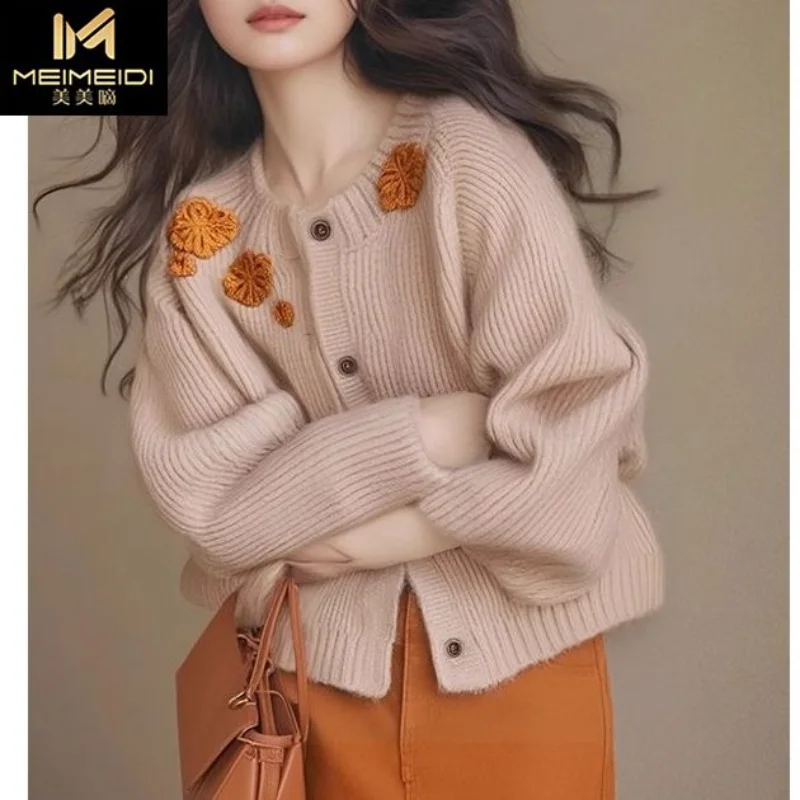 

Высококачественный вязаный свитер в ленивом стиле для тяжелой промышленности с цветочной вышивкой для женщин, новинка 2025 года, зимний топ