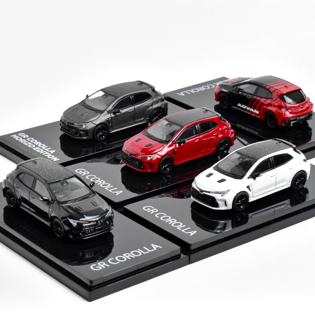 

Модель автомобиля из сплава HOBBY JAPAN 1:64 GR Corolla