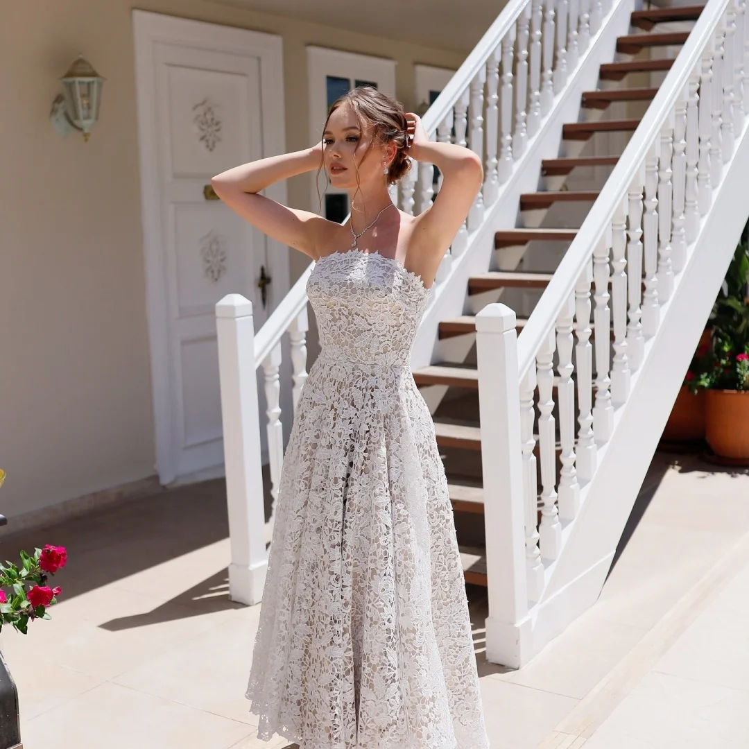 화이트 스트랩리스 레이스 맞춤형 정장 이브닝 A라인 미디 드레스 우아한 프로모션 드레스 공식 행사복 2025