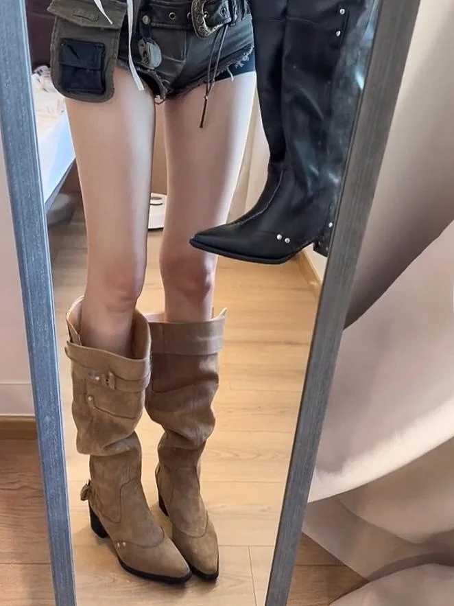 

Ретро-сапоги на высоком каблуке с плиссировкой в западном стиле, женские, новинка 2026 года, Mélèze, с острым носком, широким голенищем и обхватывающим голенищем ремешком, в стиле рыцарских сапог