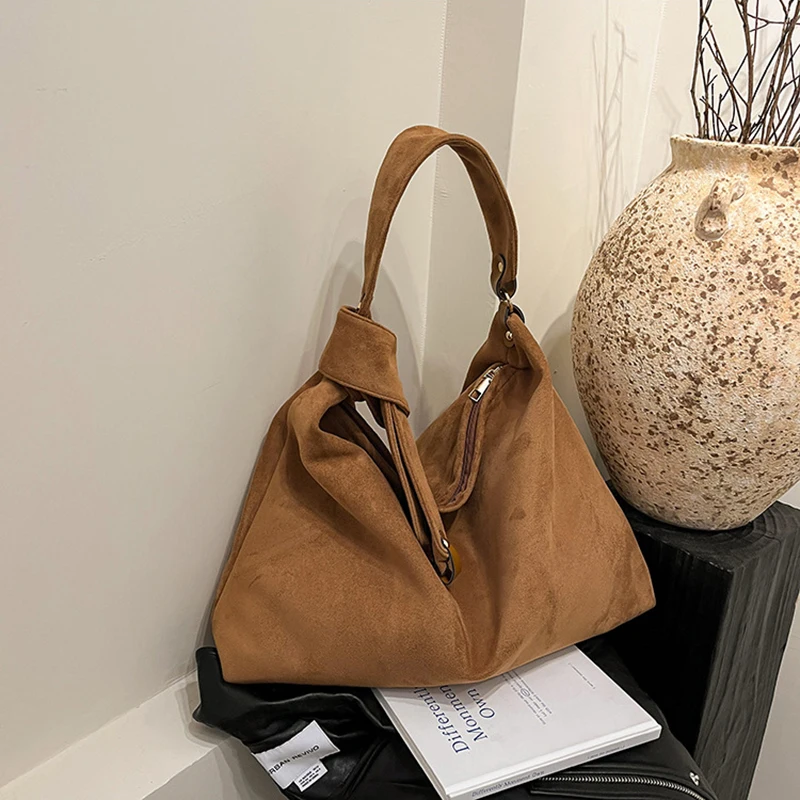 

Women Faux Suede Crossbody Bag Large Capacity New Autumn Winter Retro Single Shoulder Bag High End Underarm Solid Color Bag