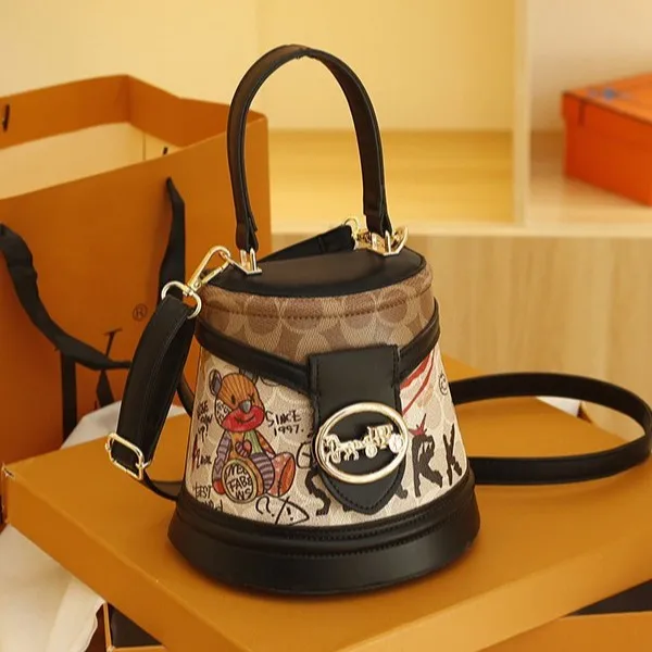 

2025 new cartoon bear bucket bag for women; graffiti round tube handbag with a sense of fashion and luxury