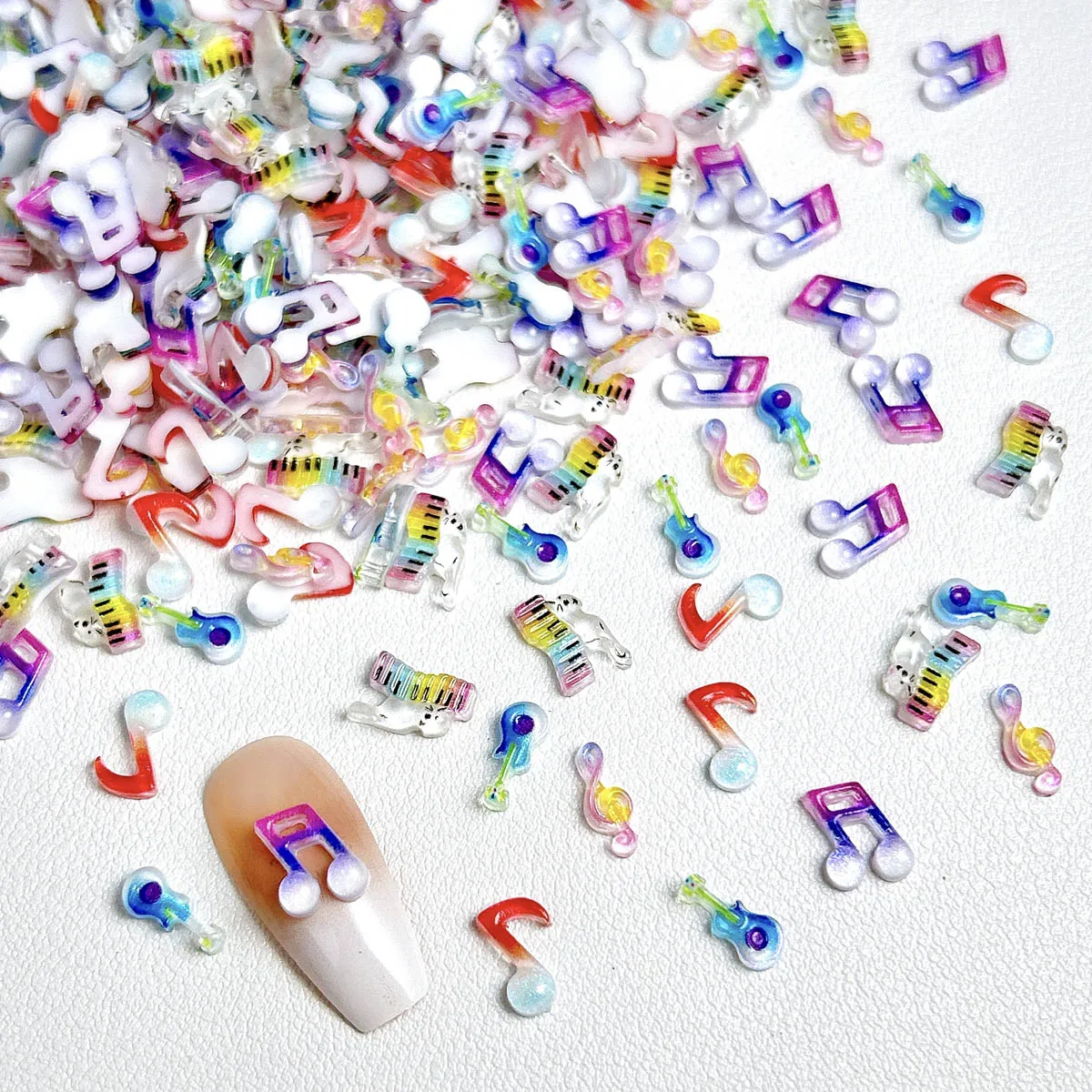 신기한 발광 음악 노트 피아노 키 레진 네일 참 창의적인 그라데이션 컬러 기타 네일 아트 장식 DIY 네일용