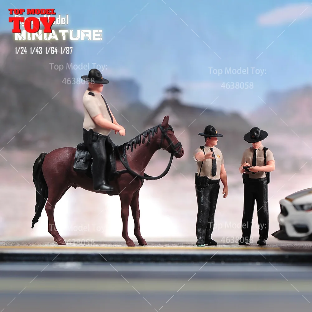 Painted Miniatures 1/24 1/64 1/43 1/87 US Patrolman Riding Horse Male Scene Figure Dolls Unpainted Model For Cars Vehicles