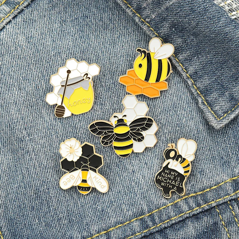 Cartoon Cute Insect Bee Enamel Brooch Pink Round Bee Butterfly Chain Pendant Alloy Pins Badge Sweet Clothing Jewelry Gift